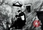 Standbild Mann in der Stadt Mazamet in Frankreich, 1950, aus Sekunde 60 historischem Filmmaterial Videoclip 65675027105