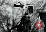 Standbild Mann in der Stadt Mazamet in Frankreich, 1950, aus Sekunde 62 historischem Filmmaterial Videoclip 65675027105
