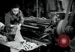 Immagine di Fabbrica di lana Mazamet Francia, 1950, secondo 55 filmato di repertorio 65675027108