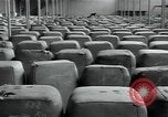 Immagine di Fabbrica di lana Mazamet Francia, 1950, secondo 52 filmato di repertorio 65675027110