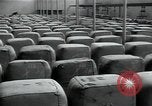 Immagine di Fabbrica di lana Mazamet Francia, 1950, secondo 58 filmato di repertorio 65675027110