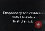 Standbild Kinder mit Rachitis Wien Österreich, 1923, aus Sekunde 5 historischem Filmmaterial Videoclip 65675027120