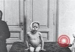 Standbild Kinder mit Rachitis Wien Österreich, 1923, aus Sekunde 35 historischem Filmmaterial Videoclip 65675027120