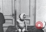Standbild Kinder mit Rachitis Wien Österreich, 1923, aus Sekunde 36 historischem Filmmaterial Videoclip 65675027120