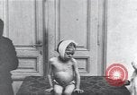 Standbild Kinder mit Rachitis Wien Österreich, 1923, aus Sekunde 37 historischem Filmmaterial Videoclip 65675027120