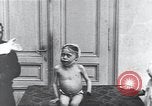 Standbild Kinder mit Rachitis Wien Österreich, 1923, aus Sekunde 39 historischem Filmmaterial Videoclip 65675027120
