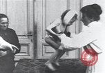 Standbild Kinder mit Rachitis Wien Österreich, 1923, aus Sekunde 42 historischem Filmmaterial Videoclip 65675027120