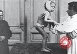 Standbild Kinder mit Rachitis Wien Österreich, 1923, aus Sekunde 43 historischem Filmmaterial Videoclip 65675027120