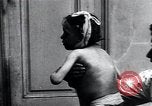 Standbild Kinder mit Rachitis Wien Österreich, 1923, aus Sekunde 56 historischem Filmmaterial Videoclip 65675027120