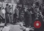 Standbild Soldaten und Arbeiter auf der Baustelle Russland, 1917, aus Sekunde 21 historischem Filmmaterial Videoclip 65675027132