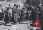 Standbild Soldaten und Arbeiter auf der Baustelle Russland, 1917, aus Sekunde 22 historischem Filmmaterial Videoclip 65675027132