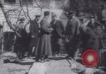 Standbild Soldaten und Arbeiter auf der Baustelle Russland, 1917, aus Sekunde 24 historischem Filmmaterial Videoclip 65675027132
