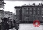 Standbild Soldaten und Arbeiter auf der Baustelle Russland, 1917, aus Sekunde 31 historischem Filmmaterial Videoclip 65675027132