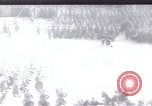 Standbild Soldaten und Arbeiter auf der Baustelle Russland, 1917, aus Sekunde 35 historischem Filmmaterial Videoclip 65675027132