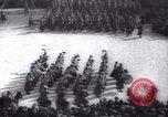 Standbild Soldaten und Arbeiter auf der Baustelle Russland, 1917, aus Sekunde 37 historischem Filmmaterial Videoclip 65675027132