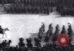 Standbild Soldaten und Arbeiter auf der Baustelle Russland, 1917, aus Sekunde 39 historischem Filmmaterial Videoclip 65675027132
