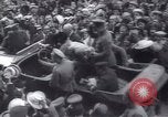 Standbild Soldaten und Arbeiter auf der Baustelle Russland, 1917, aus Sekunde 43 historischem Filmmaterial Videoclip 65675027132