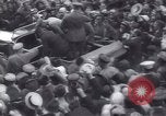 Standbild Soldaten und Arbeiter auf der Baustelle Russland, 1917, aus Sekunde 45 historischem Filmmaterial Videoclip 65675027132