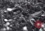 Standbild Soldaten und Arbeiter auf der Baustelle Russland, 1917, aus Sekunde 47 historischem Filmmaterial Videoclip 65675027132