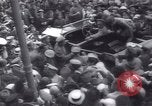 Standbild Soldaten und Arbeiter auf der Baustelle Russland, 1917, aus Sekunde 51 historischem Filmmaterial Videoclip 65675027132