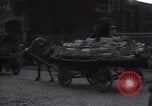 Standbild Frauen Line-up für Essen Batun Russland, 1937, aus Sekunde 6 historischem Filmmaterial Videoclip 65675027142