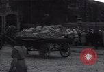 Standbild Frauen Line-up für Essen Batun Russland, 1937, aus Sekunde 7 historischem Filmmaterial Videoclip 65675027142