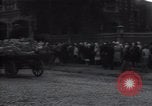 Standbild Frauen Line-up für Essen Batun Russland, 1937, aus Sekunde 9 historischem Filmmaterial Videoclip 65675027142