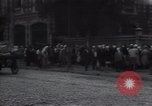Standbild Frauen Line-up für Essen Batun Russland, 1937, aus Sekunde 11 historischem Filmmaterial Videoclip 65675027142