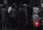 Standbild Frauen Line-up für Essen Batun Russland, 1937, aus Sekunde 12 historischem Filmmaterial Videoclip 65675027142