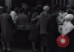 Standbild Frauen Line-up für Essen Batun Russland, 1937, aus Sekunde 14 historischem Filmmaterial Videoclip 65675027142