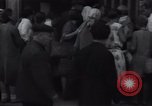 Standbild Frauen Line-up für Essen Batun Russland, 1937, aus Sekunde 16 historischem Filmmaterial Videoclip 65675027142