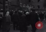 Standbild Frauen Line-up für Essen Batun Russland, 1937, aus Sekunde 18 historischem Filmmaterial Videoclip 65675027142