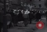 Standbild Frauen Line-up für Essen Batun Russland, 1937, aus Sekunde 21 historischem Filmmaterial Videoclip 65675027142