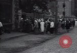 Standbild Frauen Line-up für Essen Batun Russland, 1937, aus Sekunde 26 historischem Filmmaterial Videoclip 65675027142