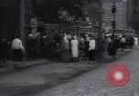 Standbild Frauen Line-up für Essen Batun Russland, 1937, aus Sekunde 27 historischem Filmmaterial Videoclip 65675027142