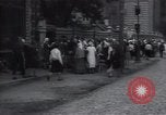 Standbild Frauen Line-up für Essen Batun Russland, 1937, aus Sekunde 28 historischem Filmmaterial Videoclip 65675027142