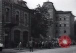 Standbild Frauen Line-up für Essen Batun Russland, 1937, aus Sekunde 32 historischem Filmmaterial Videoclip 65675027142