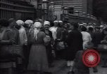 Standbild Frauen Line-up für Essen Batun Russland, 1937, aus Sekunde 36 historischem Filmmaterial Videoclip 65675027142