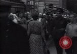 Standbild Frauen Line-up für Essen Batun Russland, 1937, aus Sekunde 40 historischem Filmmaterial Videoclip 65675027142