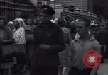 Standbild Frauen Line-up für Essen Batun Russland, 1937, aus Sekunde 41 historischem Filmmaterial Videoclip 65675027142