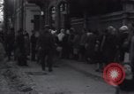 Standbild Frauen Line-up für Essen Batun Russland, 1937, aus Sekunde 45 historischem Filmmaterial Videoclip 65675027142