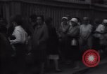 Standbild Frauen Line-up für Essen Batun Russland, 1937, aus Sekunde 48 historischem Filmmaterial Videoclip 65675027142
