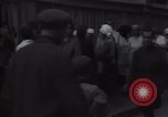 Standbild Frauen Line-up für Essen Batun Russland, 1937, aus Sekunde 49 historischem Filmmaterial Videoclip 65675027142