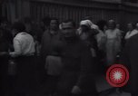 Standbild Frauen Line-up für Essen Batun Russland, 1937, aus Sekunde 50 historischem Filmmaterial Videoclip 65675027142