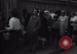 Standbild Frauen Line-up für Essen Batun Russland, 1937, aus Sekunde 52 historischem Filmmaterial Videoclip 65675027142