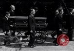 Immagine di "Lawrence d'Arabia" funerale Moreton Dorset Inghilterra, 1935, secondo 21 filmato di repertorio 65675027154