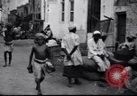 Image des étals de marchands Aden au Yémen, 1916, de la seconde 15 séquences d'archives historiques vidéo 65675027159