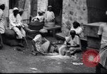 Image des étals de marchands Aden au Yémen, 1916, de la seconde 17 séquences d'archives historiques vidéo 65675027159