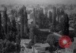 Image Hommes encombrés en cour ouverte Turquie, 1920, de la seconde 1 séquences d'archives historiques vidéo 65675027161