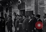 Standbild Mustafa Kemal Atatürk kommt mit dem Zug Türkei, 1923, aus Sekunde 10 historischem Filmmaterial Videoclip 65675027167